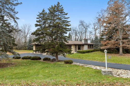 2580 Crystal Dr, Joliet IL 60404-6094 exterior