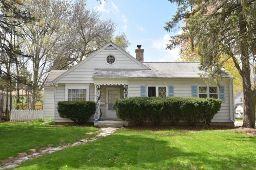 4977 74th St, Milwaukee, WI 53218-3822