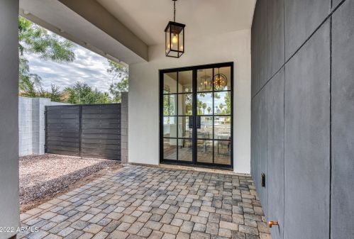 6841 12th Ave, Phoenix AZ  85013-1021 exterior