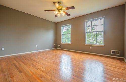 6 Sarah Ct, Edison NJ 08817-2288 exterior