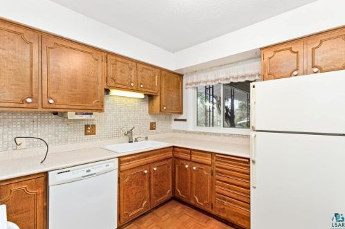 808 Arrowhead Rd, Duluth MN 55811-2207 exterior