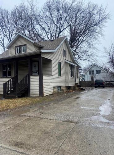 4210 Bonny Pl, Milwaukee, WI 53216-3507