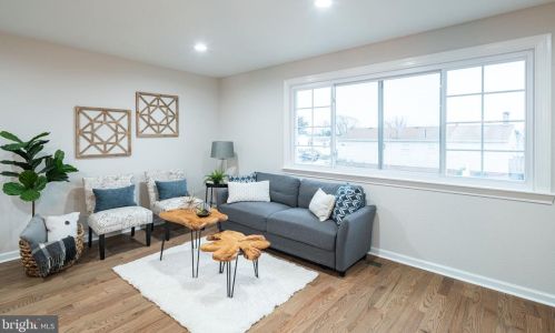 8122 Dorcas St, Philadelphia PA 19111-4112 exterior