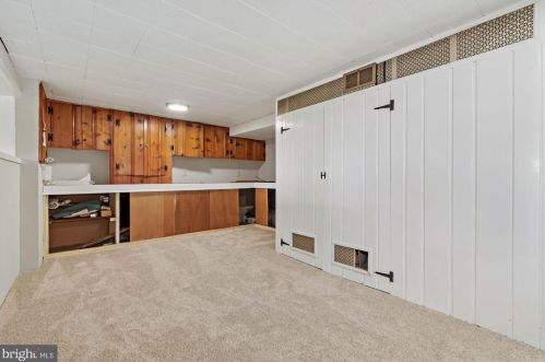 6 Gruenther Ct, Rockville MD 20851-1537 exterior