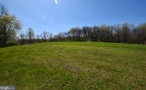 795 Abbottstown Pike, Hanover PA 17331-8235 exterior