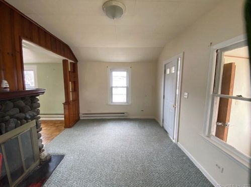 201 Merwin Ave, Milford, CT 06460-7959