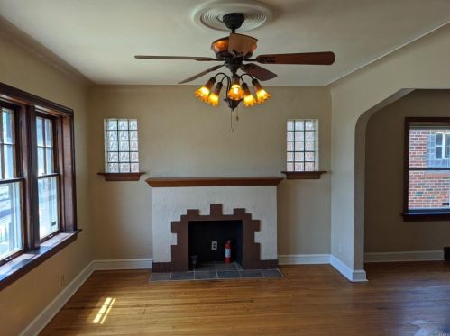 5945 Pointe Blvd, Saint Louis, MO 63147-1032