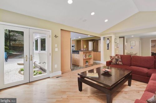 9 Bethayres Ct, Rockville MD 20855-2020 exterior