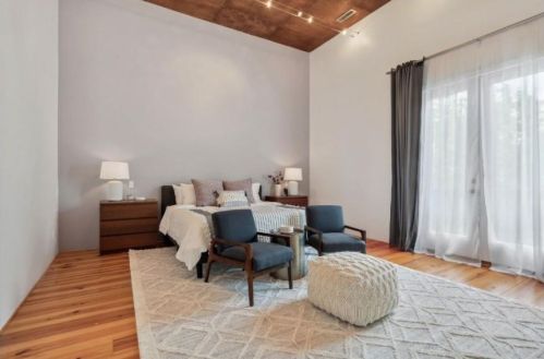 571 Dutch Valley Rd, Atlanta GA  30324-5304 exterior