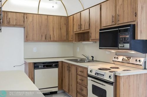 2022 18 Dr, Boynton Beach FL 33426-6418 exterior