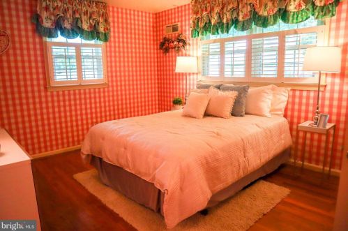 7641 Miller Fall Rd, Rockville MD 20855-1165 exterior