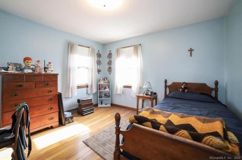 7 Curtis Ct, North Haven CT 06473-3921 exterior