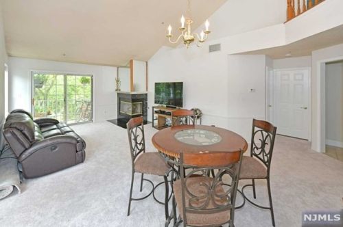 1037 Cambridge Ct, Mahwah NJ 07430-3249 exterior