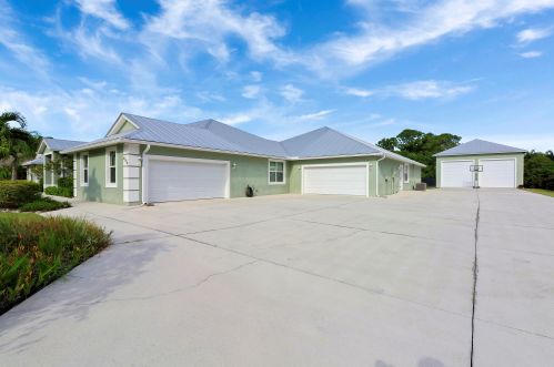 4904 Palmetto Dr, Fort Pierce FL 34982-3222 exterior