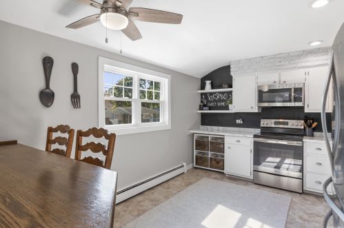 39 Eckert St, Huntington Station NY 11746-3816 exterior