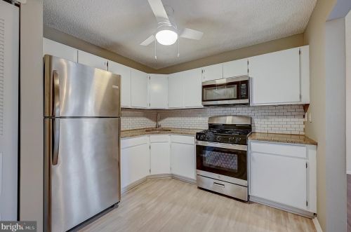 80 Lehavre Ct, Trenton NJ 08619-4719 exterior