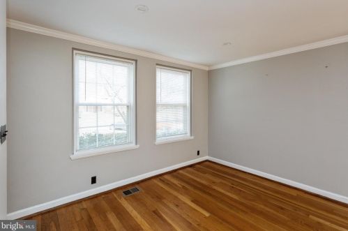 2858 Abingdon St, Arlington VA  22206-1317 exterior