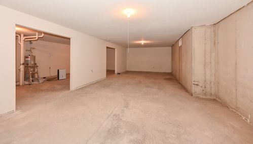 4935 Maple Leaf Cir, Milwaukee WI 53220-2780 exterior