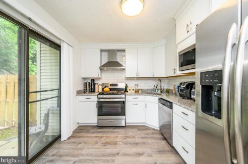 2 Drewes Ct, Trenton NJ 08648-2627 exterior