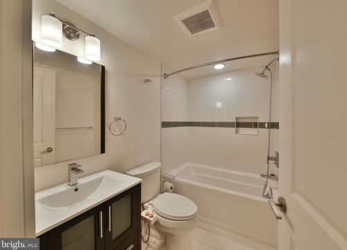 2448 Federal St, Philadelphia PA 19146-3913 exterior