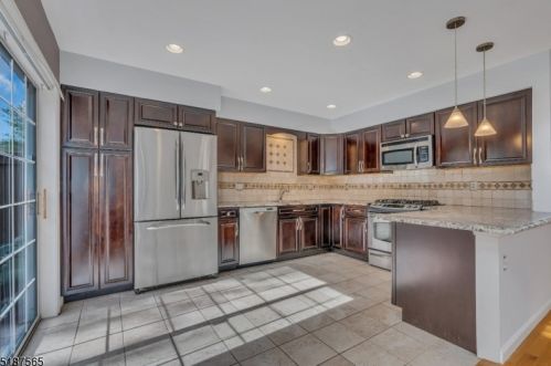 903 Stech Dr, Bridgewater NJ 08807-5501 exterior