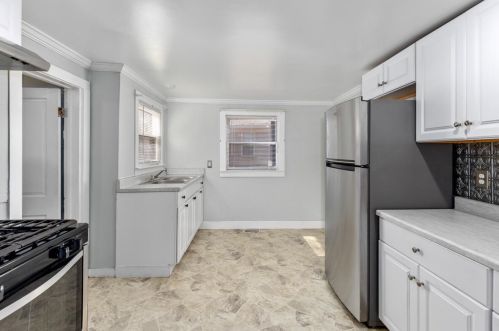 1539 Walnut St, Grand Rapids, MI 49503-1360