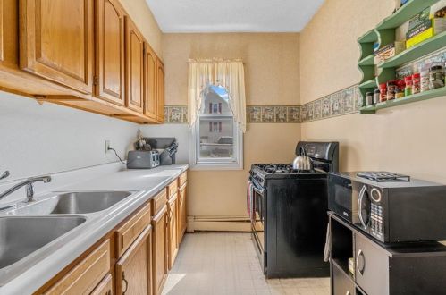 37 6 Ave, Woonsocket RI 02895-4024 exterior