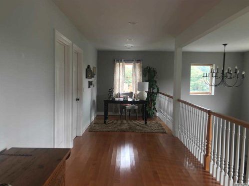 971 Karshick St, Bohemia NY 11716-4324 exterior