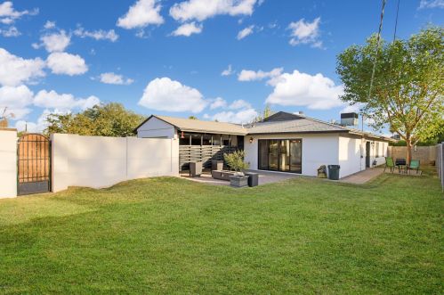 2928 18 Ave, Phoenix AZ 85015-5247 exterior