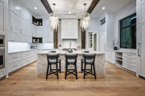 691 Annemore Ln, Naples FL 34108-7520 exterior