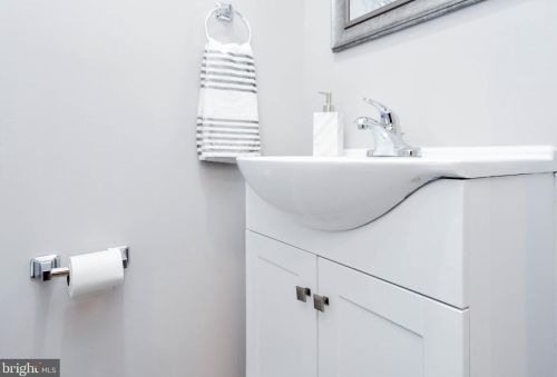 4227 Edson Pl, Washington DC  20019-8023 exterior