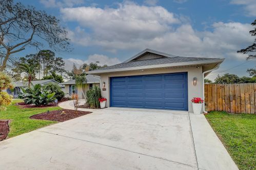 898 Walters Ter, Fort Pierce FL  34983-3987 exterior