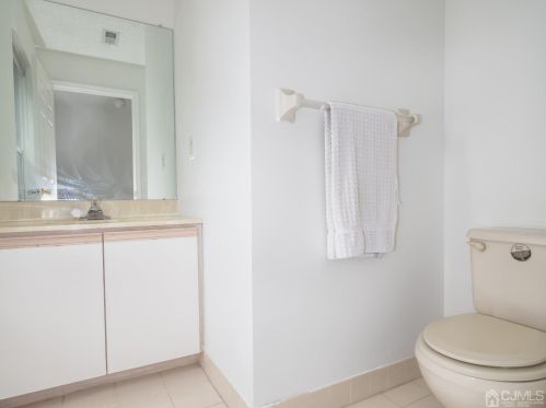 91 Inverness Dr, Edison NJ 08820-4654 exterior