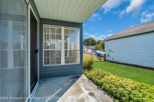 8 Gladstone Ave, Lakehurst NJ 08759-6625 exterior