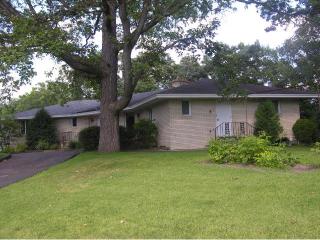 3915 Huntingdon Dr, Hopkins MN  55305-5115 exterior