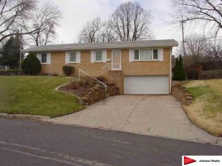 7421 Schuyler Dr, Omaha NE  68114-1820 exterior