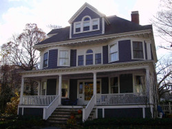 102 Hunnewell Ave, Newton, MA 02458-2242