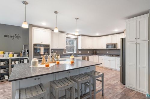 3258 Tischer Rd, Duluth MN 55803-9786 exterior