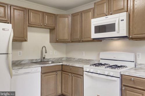 4706 Creek Shore Dr, Rockville MD  20852-2407 exterior