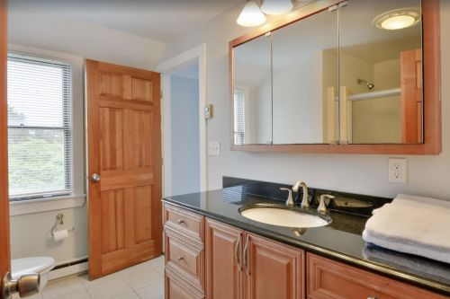 18 Mdw Ln, Nantucket MA 02554-2193 exterior