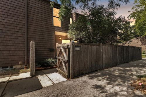 9232 70th St, Milwaukee, WI 53223-1108