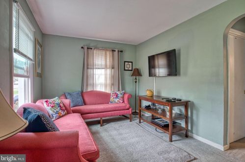 16 Fogarty Dr, Trenton NJ 08619-4321 exterior