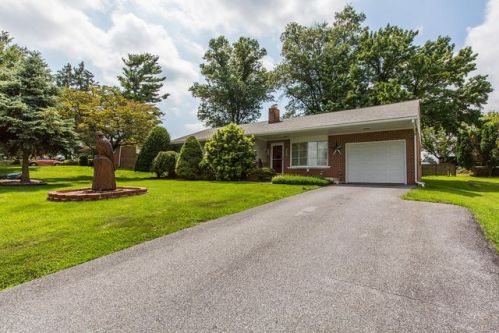 14 Highland Dr, Lancaster, PA 17602-3314