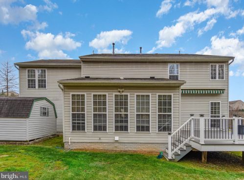 37 Louvain Dr, Hanover PA 17331-8696 exterior