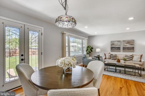 2232 Candlewood Dr, Alexandria VA 22308-1507 exterior