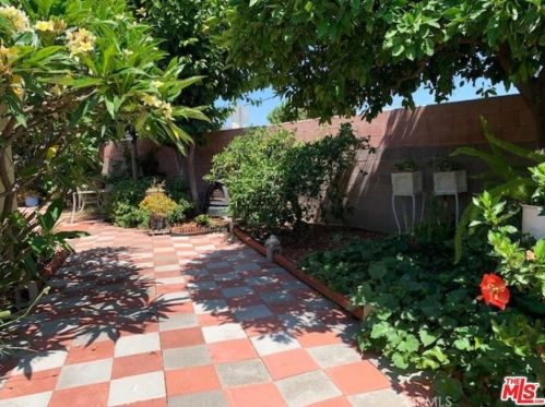 517 Maplewood Ave, Fullerton CA 92832-2109 exterior