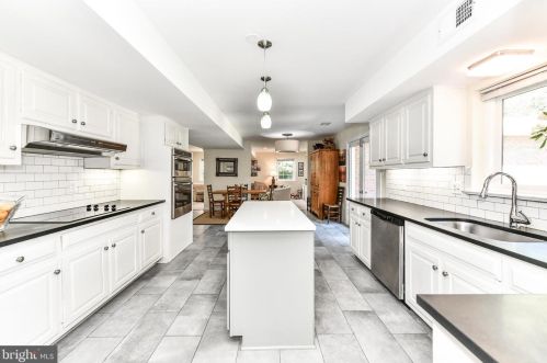 6224 Hardy Dr, Mc Lean VA  22101-3117 exterior