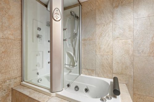 6353 Kilpatrick Ave, Chicago IL 60652-2009 exterior