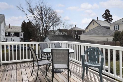 46 Eastnor Rd, Middletown RI 02840-3853 exterior