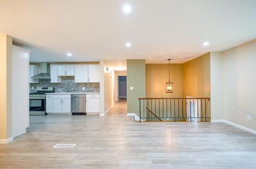 134 Crestwood Dr, Pittsburgh PA  15209-1008 exterior